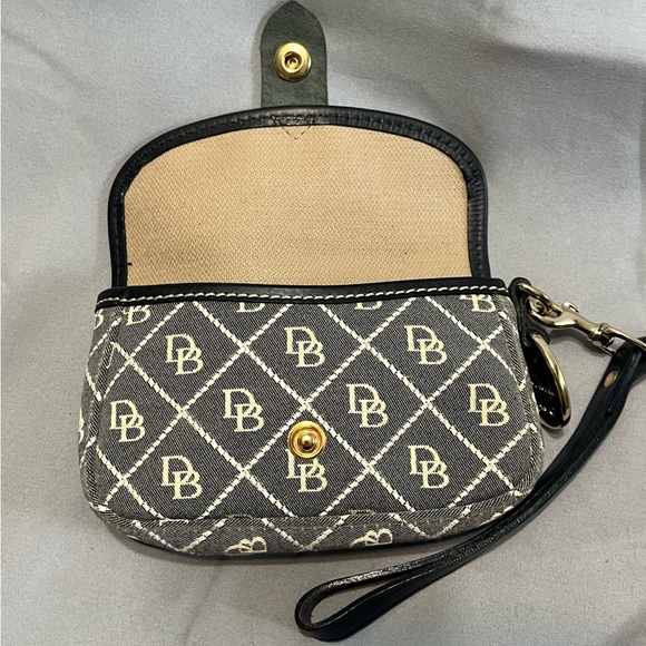 EUC Dooney and Bourke wristlet - Picture 7 of 13
